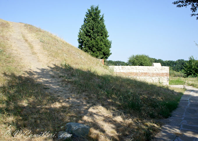 Болгария, Поморие. Тракийская гробница