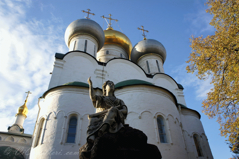 Москва. Новодевичий монастырь. Памятник О.М. Мравинской