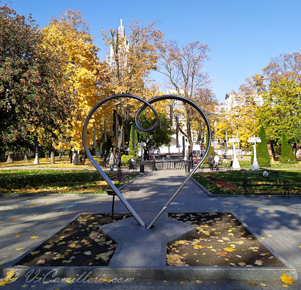 Москва. Сердце в саду "Эрмитаж"