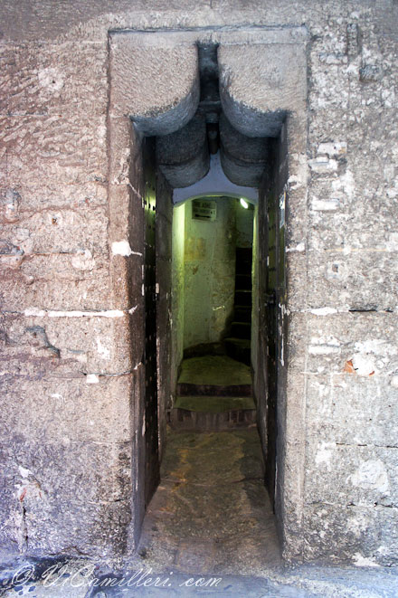 Италия. Болонья. Вход в башню Азинелли