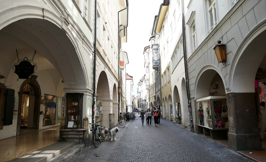 Больцано. Улица Портиков (Via dei Portici)