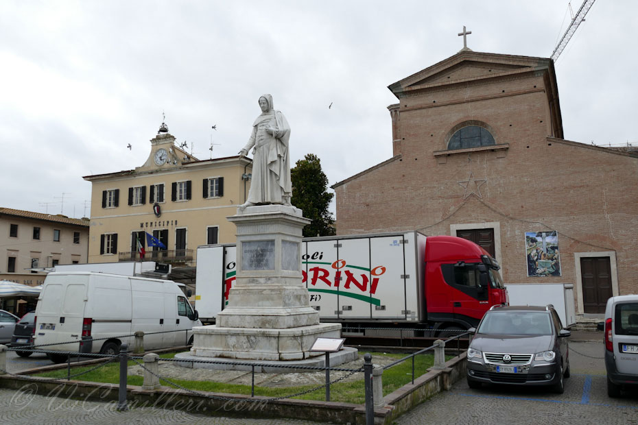 Памятник Боккаччо в Чертальдо
