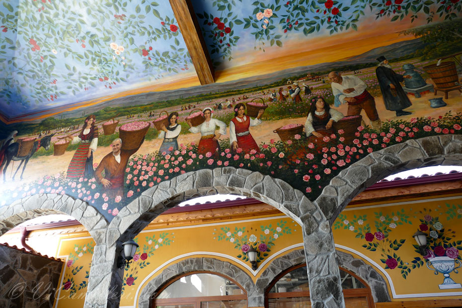 Болгария. Долина роз. Комплекс Дамасцена