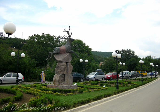 Болгария. Олень -символ курорта Елените
