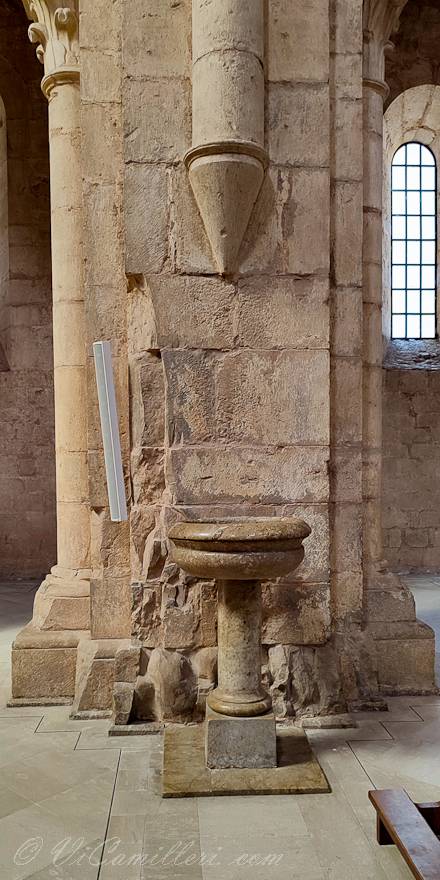 Монастырь Фоссанова (Abbazia di Fossanova)