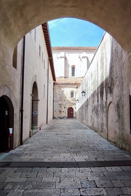 Монастырь Фоссанова (Abbazia di Fossanova)