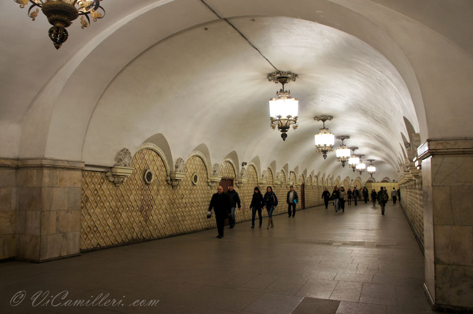 Москва. Переход в московском метро