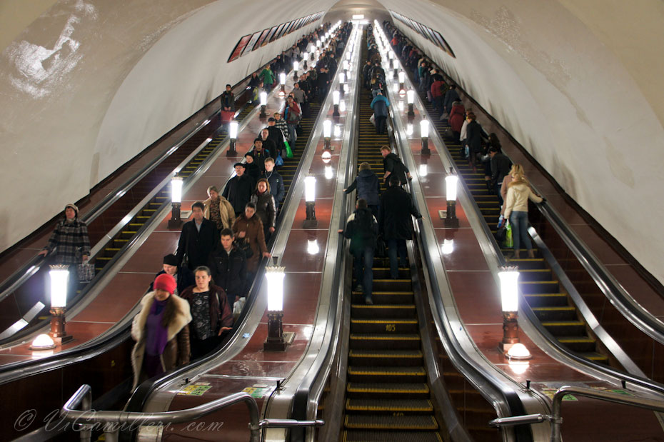 Москва. В метро