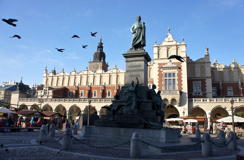 Польша, Краков. Памятник Адаму Мицкевицу