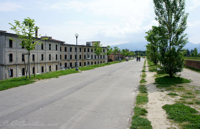 Италия, Лукка. На городской стене