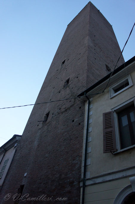 Италия, Мантуя. Средневековая башня Torre della Gabbia