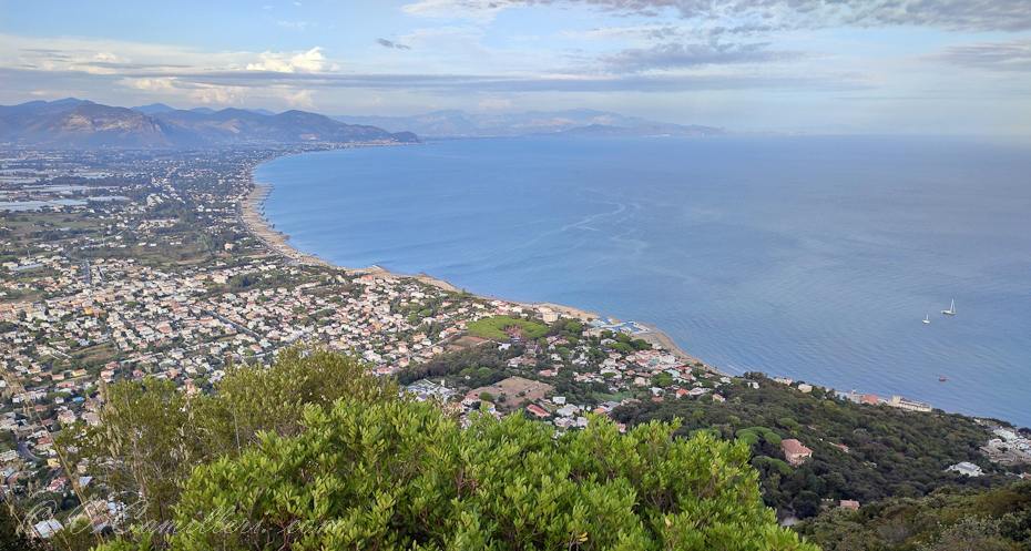 Италия, Лацио. Панорама с горы Чирчео