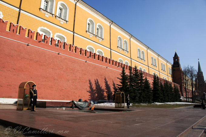 Москва. Вечный огонь у Кремлевской стены