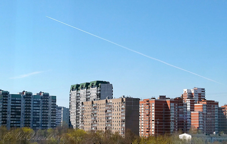 Самолет в небе