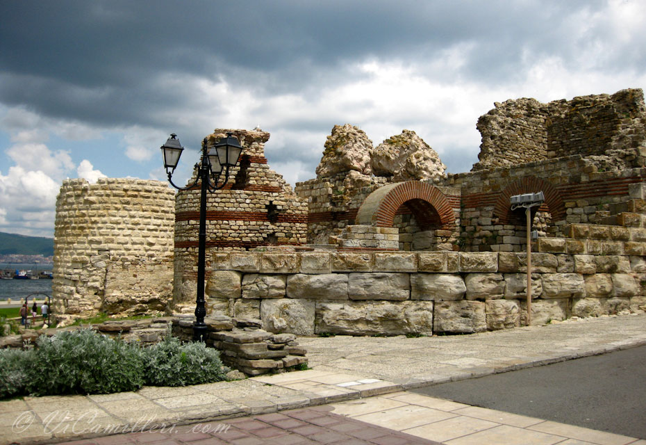 Болгария. Старый Несебр летом