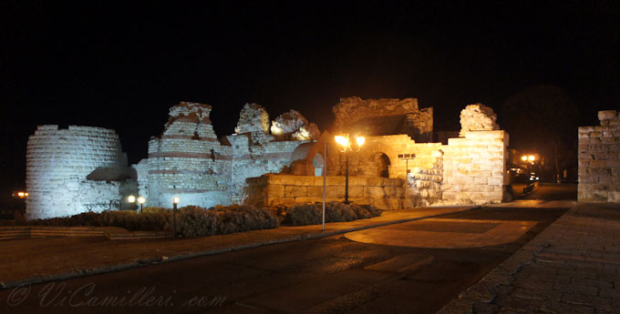 Болгария. Старый Несебр ночью