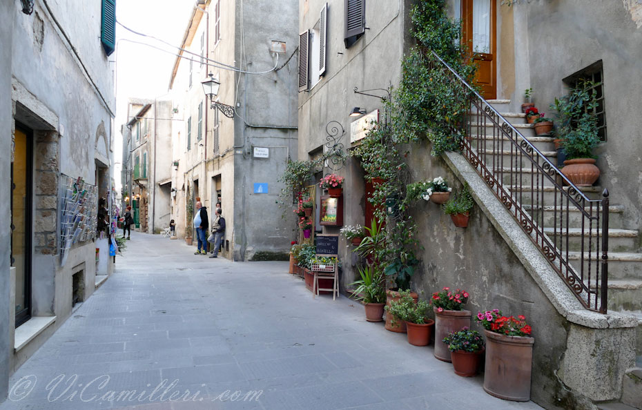 Италия. На главной улице в Питильяно