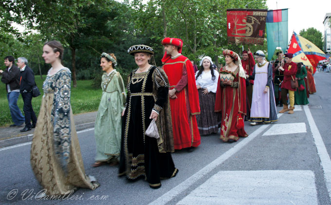 Италия, Оззано. Шествие на празднике Сагра делла Бадесса